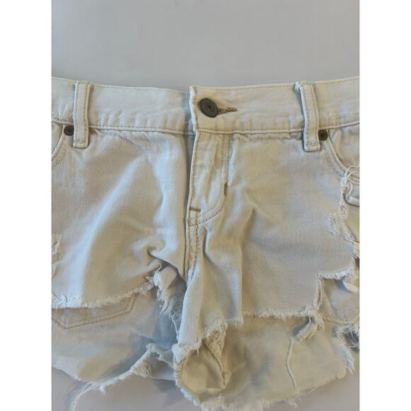 Abercrombie & Fitch White Denim Low Rise Cut-Off Shorts Distressed Womens Size 4 - Picture 3 of 12